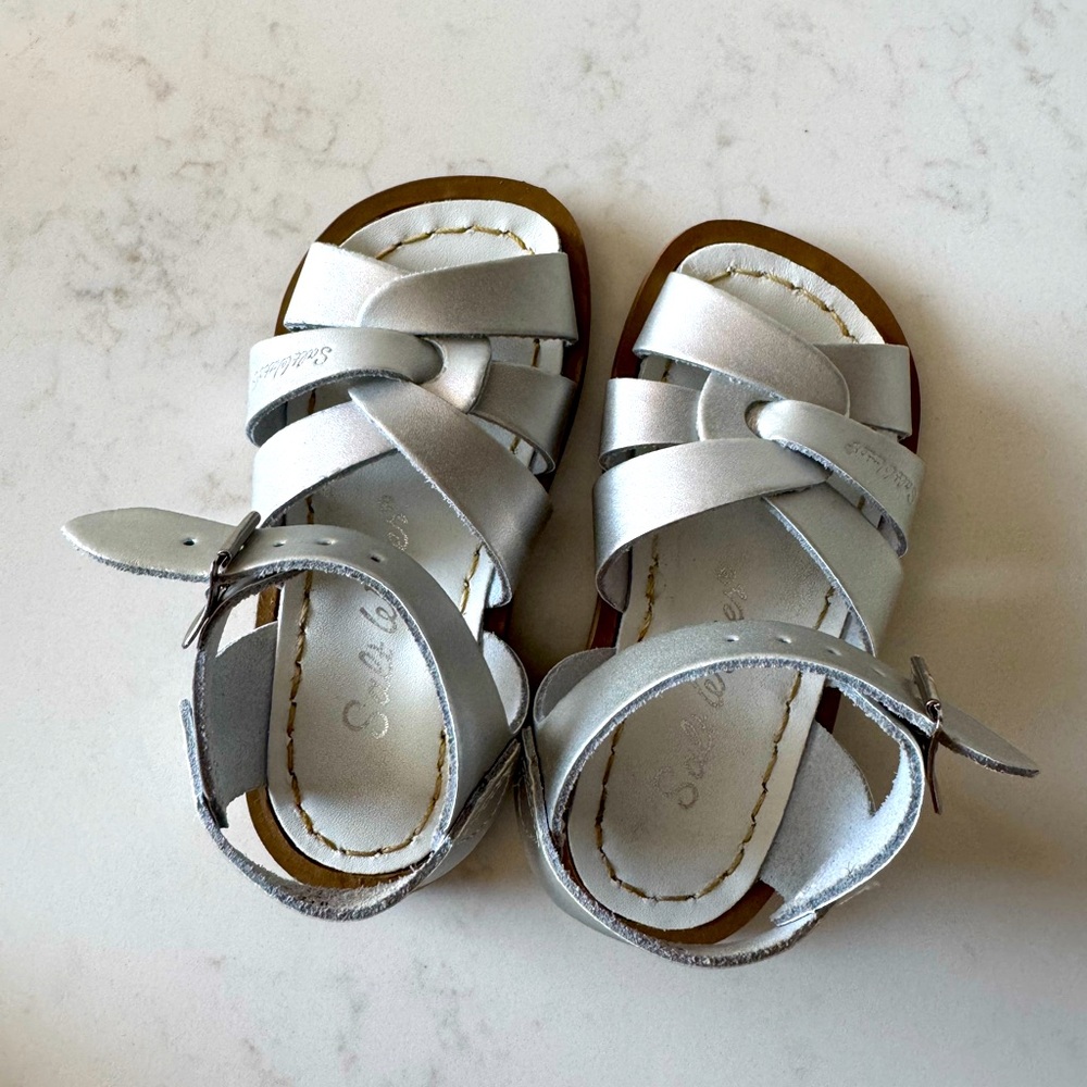 Toddler girls Salt Water sandals size 6